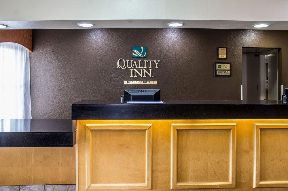 Quality Inn Newton At I-80 Exterior foto