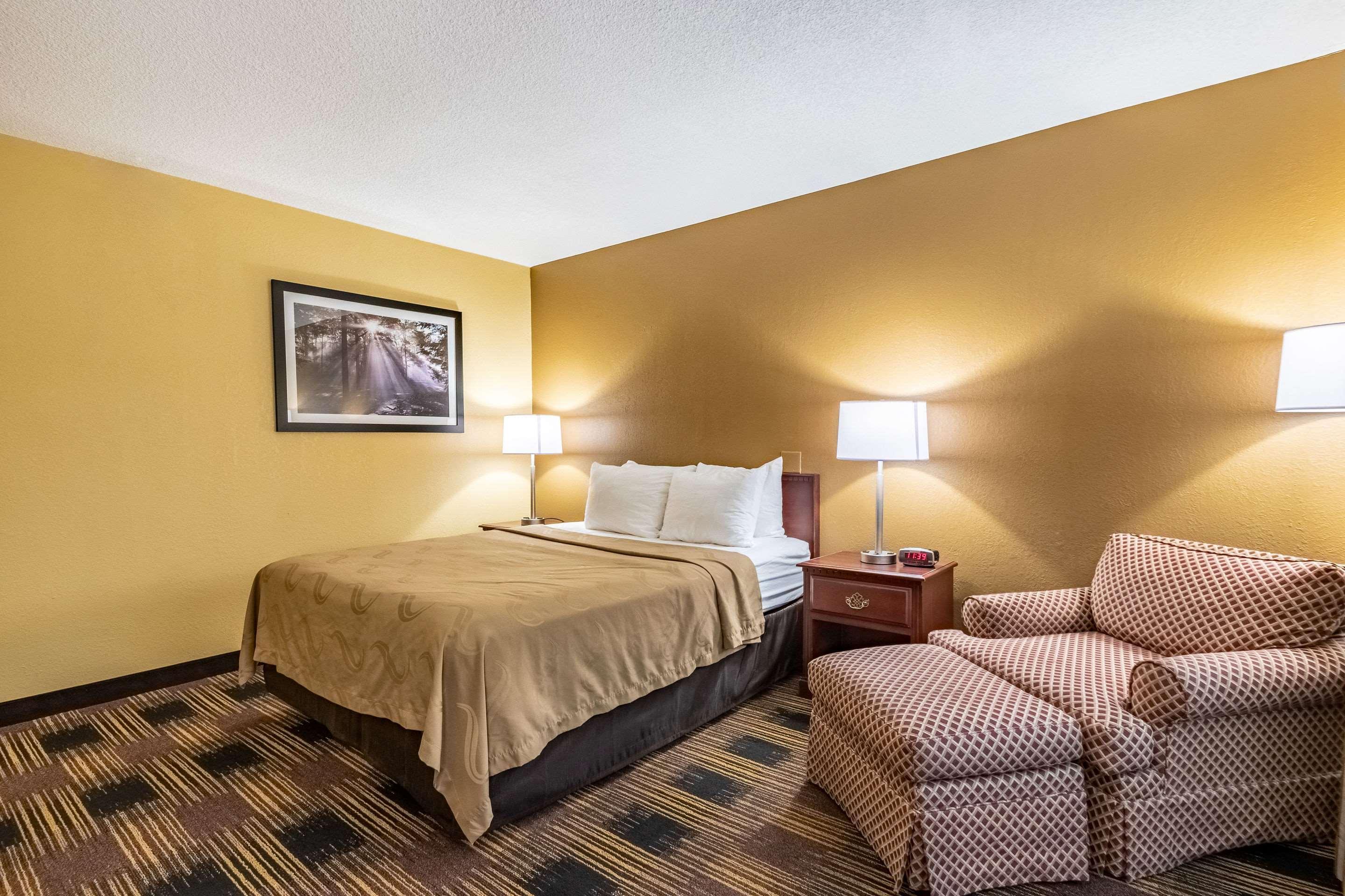 Quality Inn Newton At I-80 Exterior foto