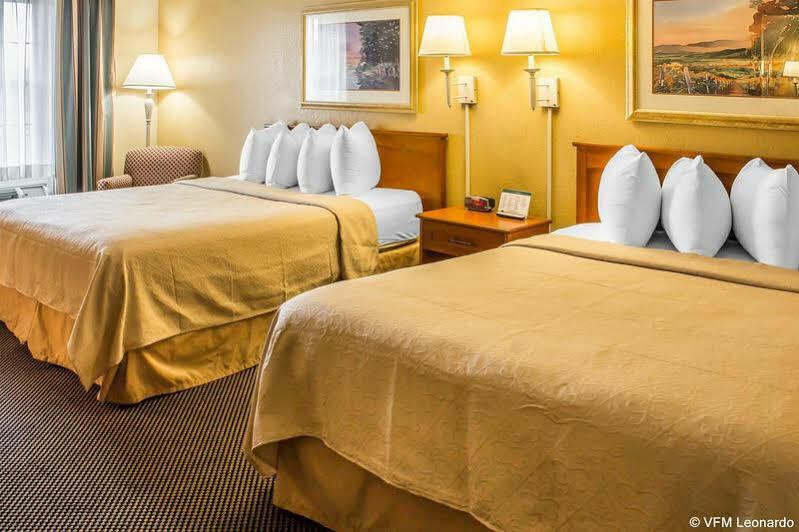 Quality Inn Newton At I-80 Exterior foto