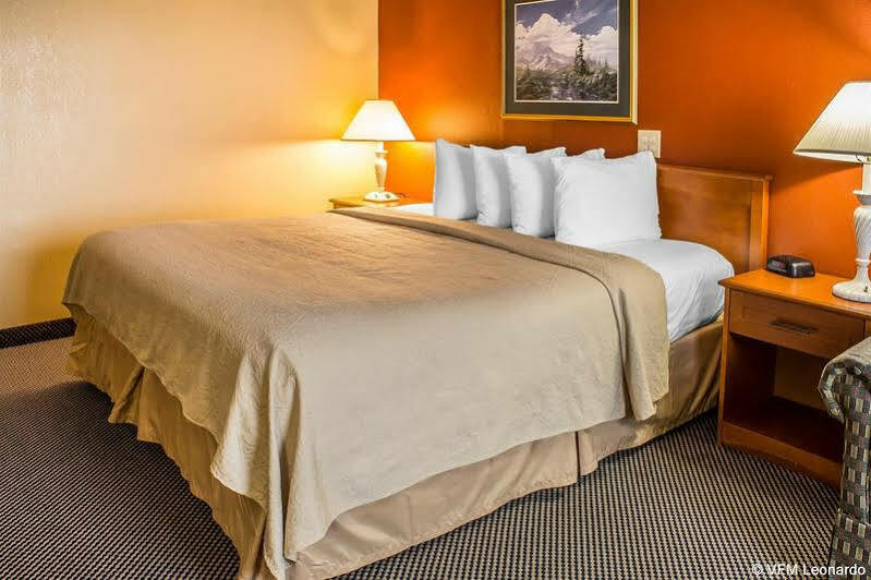 Quality Inn Newton At I-80 Exterior foto